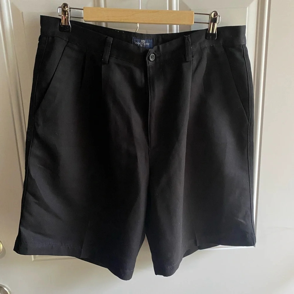 Dockers Women’s Pleated Relaxed Fit Shorts Black - 9” Inseam 34” Size Waist - Picture 1 of 6